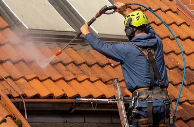 Démoussage et hydrofuge de toiture à Étigny